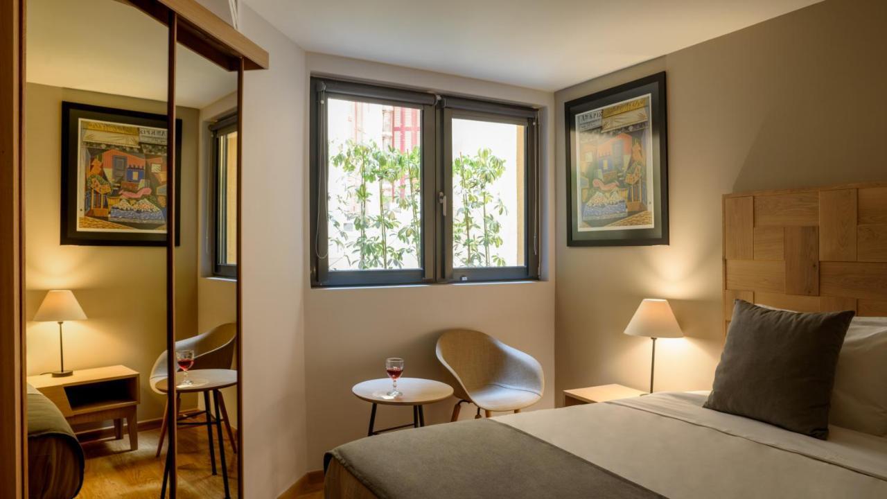 Fos Downtown Suites Атина Екстериор снимка