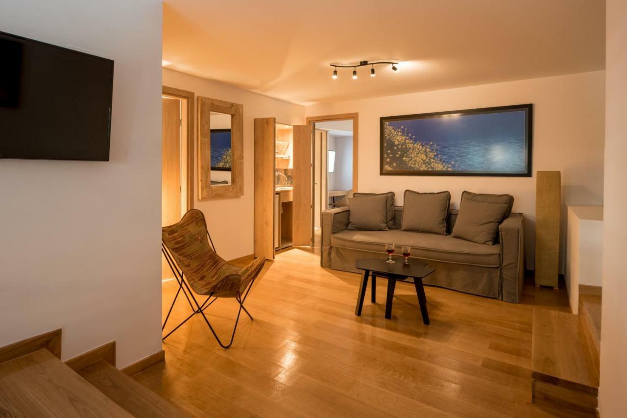 Fos Downtown Suites Атина Екстериор снимка