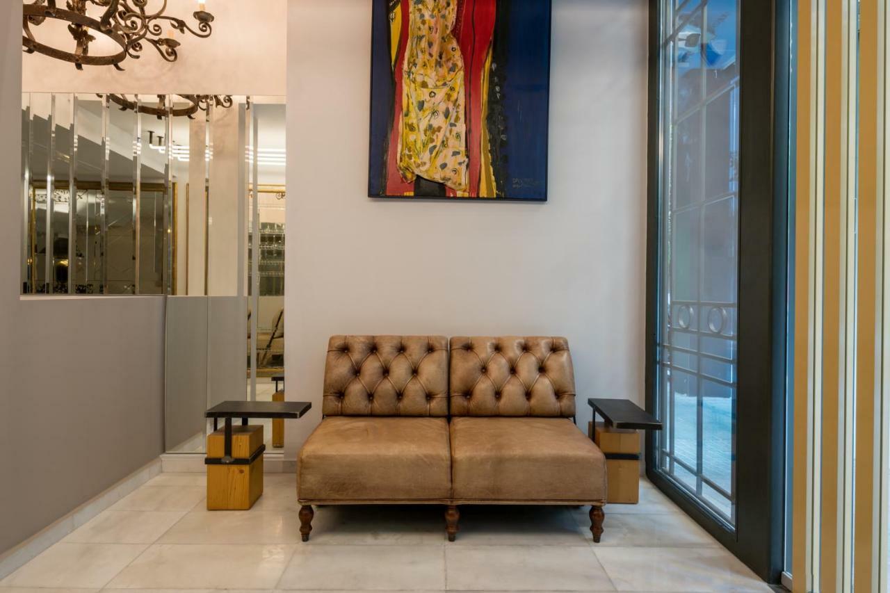 Fos Downtown Suites Атина Екстериор снимка