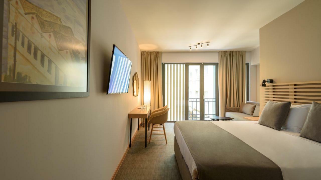 Fos Downtown Suites Атина Екстериор снимка