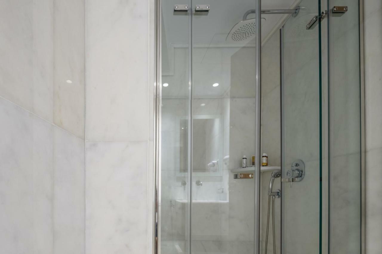 Fos Downtown Suites Атина Екстериор снимка