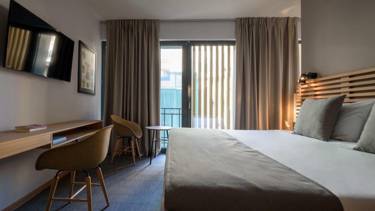 Fos Downtown Suites Атина Екстериор снимка