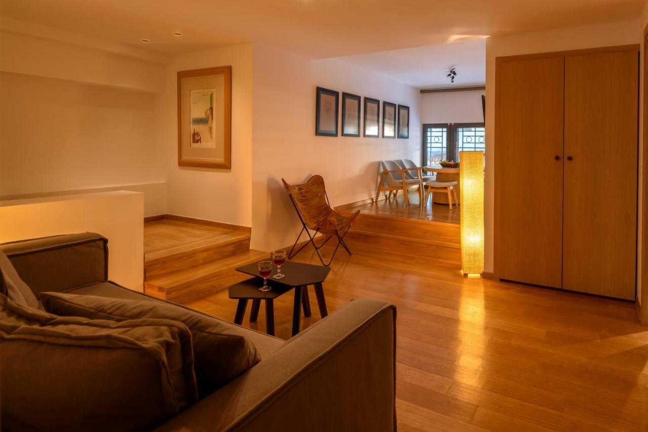 Fos Downtown Suites Атина Екстериор снимка