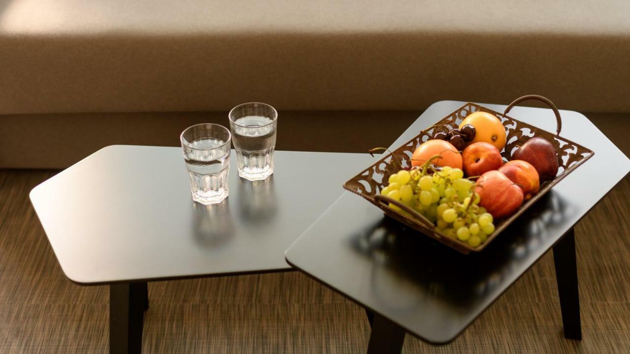 Fos Downtown Suites Атина Екстериор снимка